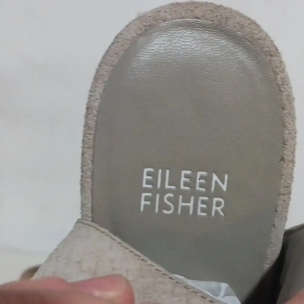 Eileen Fisher Taupe Thatched Suede Wood Stacked Statement heel size 9.5